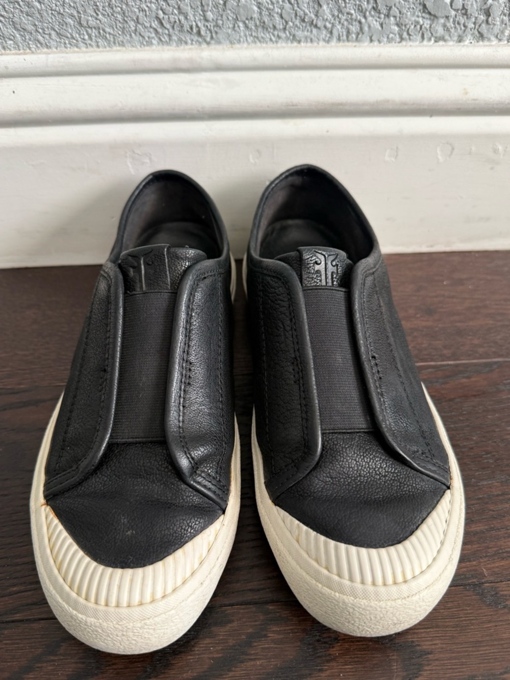Frye Claudia Slip On Low Top Slip On Fashion Sneakers Black Size 6.5M - Picture 13 of 16